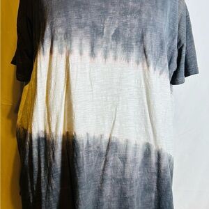 Gray and White Short Sleeve Tee with Artistic Gradient Size L
